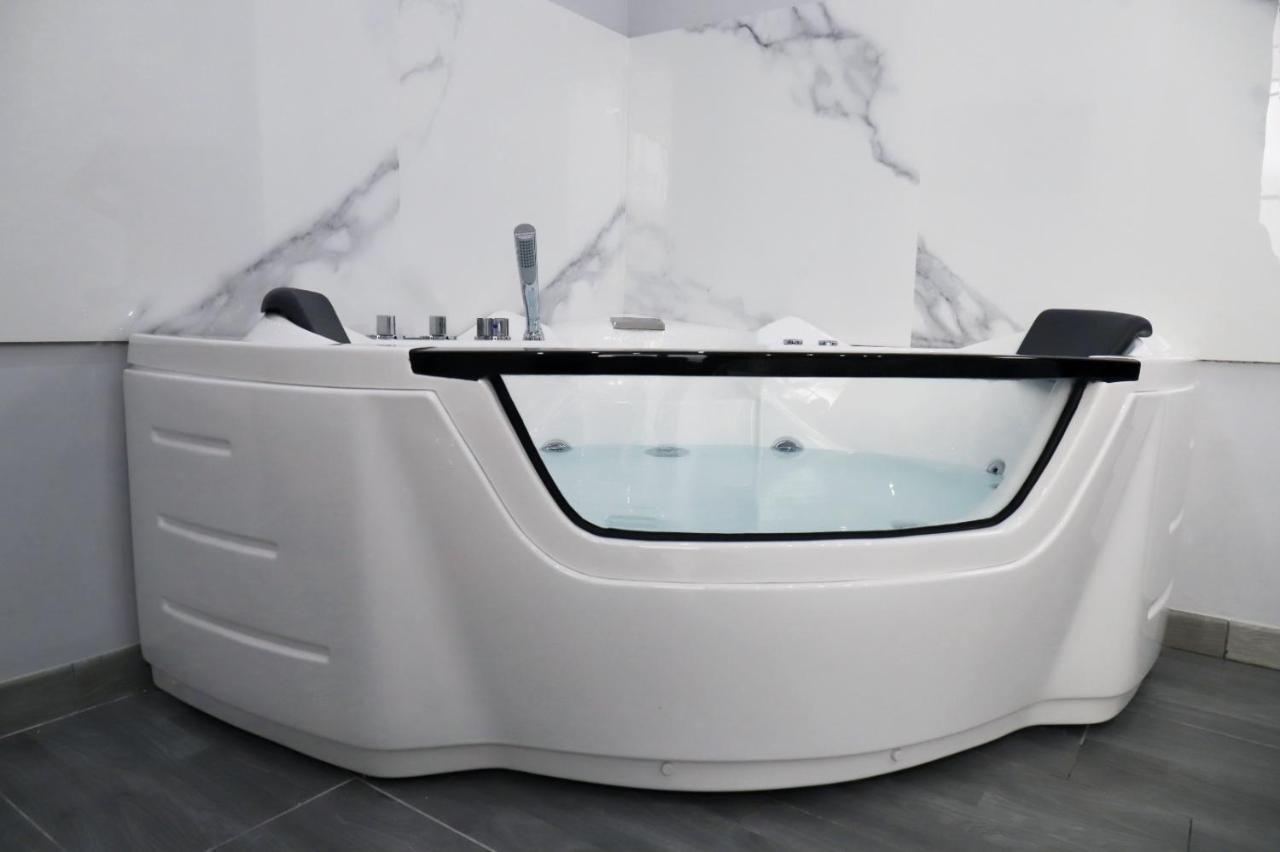 Suite Nicolai 165 Bari Bagian luar foto